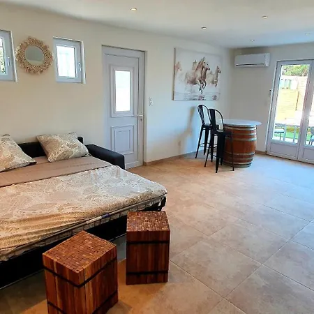 Marselan - Du Mas Des Jeux Lägenhet