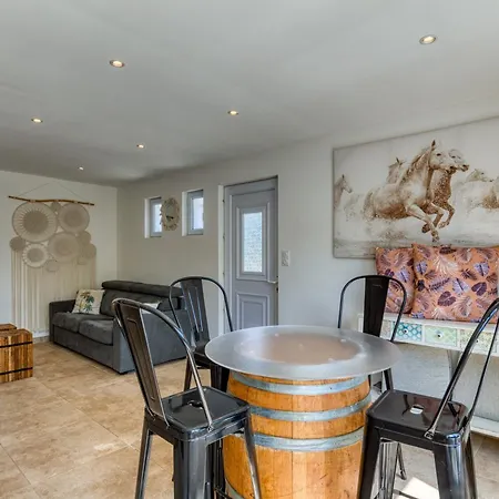 Apartment Mas Des Jeux - Gite Marselan Saint-Laurent-dʼAigouze